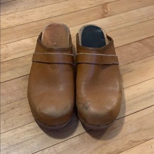 Holie Swedish Wooden Clogs size 9 tan
